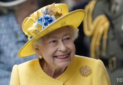 Синьо-жовтий капелюшок. Королева Великобританії висловила підтримку Україна