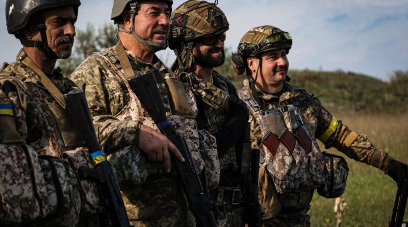 Попри обстріли та важкі бої, воїни 128-ї «Закарпатської» бригади не забувають посміхатися
