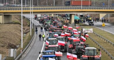 Польські фермери заблокували рух українських автобусів у пункті пропуску «Медика» – «Шегині»
