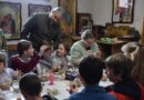 В Ужгороді для дітей прикордонників організували майстерклас з розпису великодніх писанок