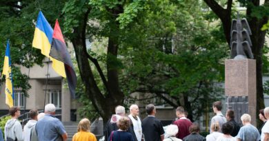 В Ужгороді та Мукачеві вшанували пам’ять жертв політичних репресій