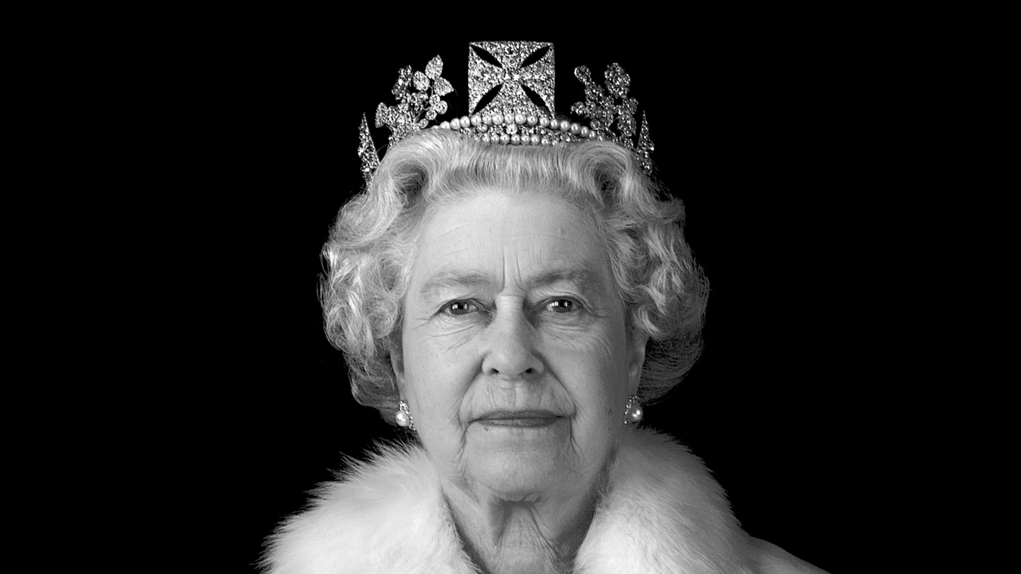 Фамилия елизаветы 2. Queen Elizabeth 2. Владимирская тиара Елизаветы 2. Елизавета вторая в СПБГУ. Королева мать Елизаветы 2.